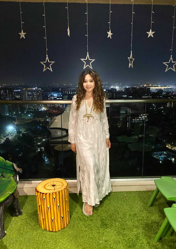 Umaiza Chikankari Muslin Straight Kurta